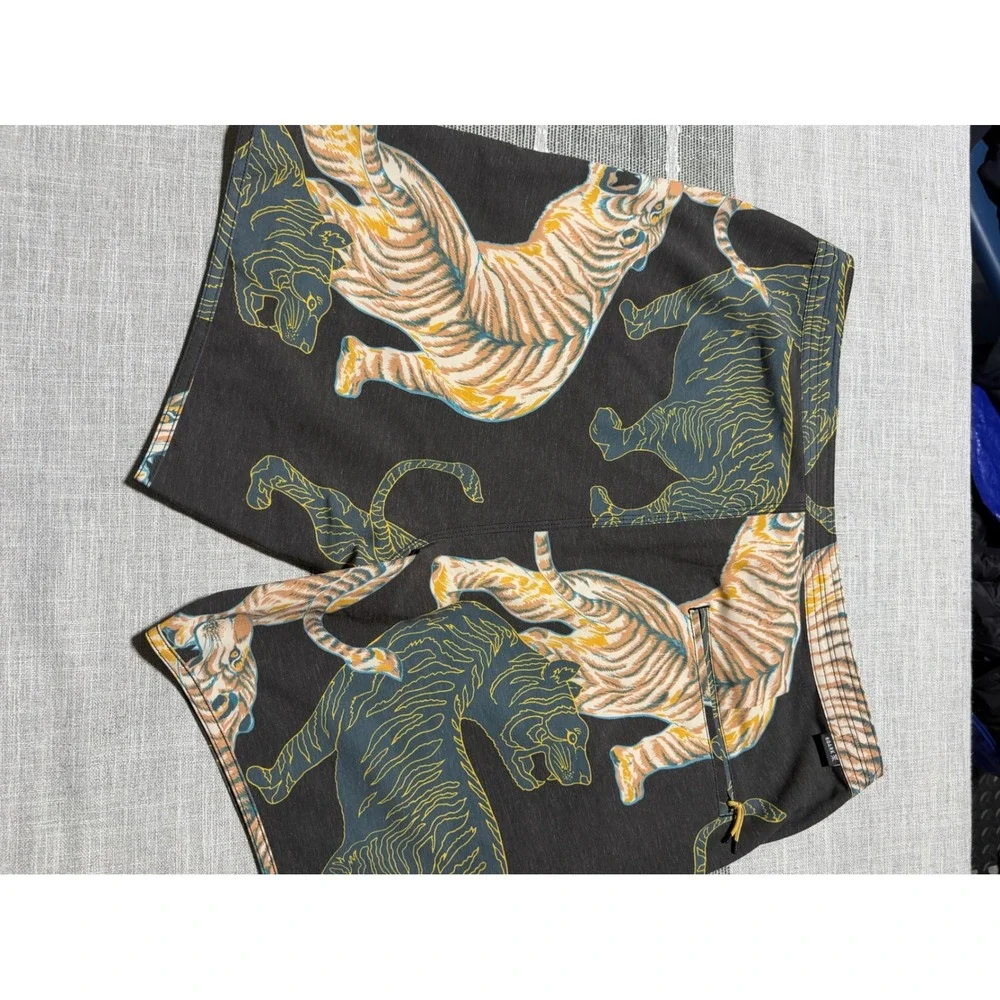 Roark The Chiller Tiger Print Boardshorts Mens 33 Black Swim Trunks Stretch Surf